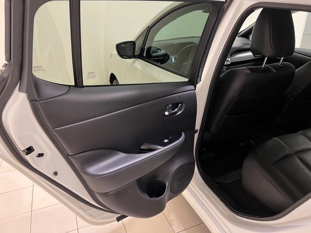 2018 NISSAN LEAF - 25