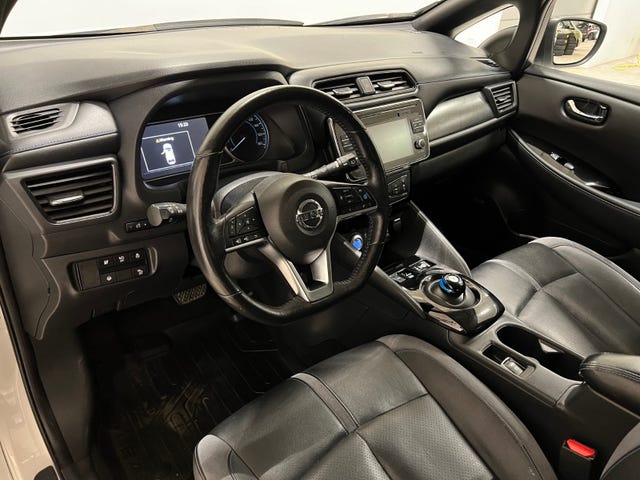 2018 NISSAN LEAF - 28