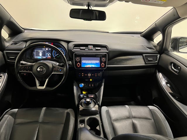 2018 NISSAN LEAF - 32