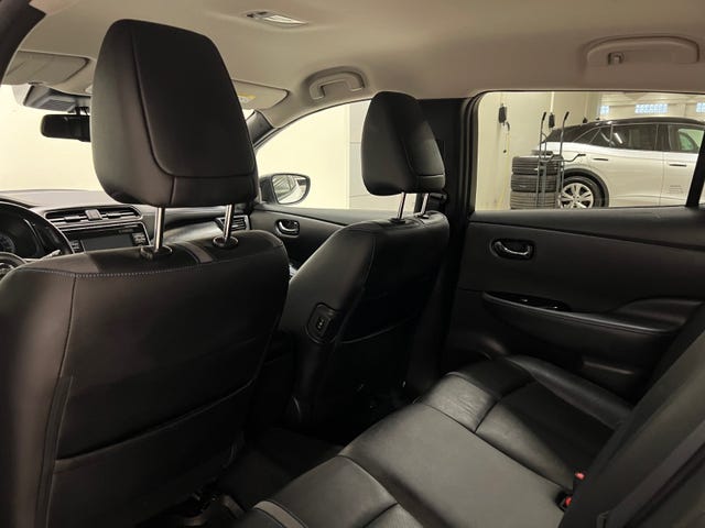 2018 NISSAN LEAF - 27
