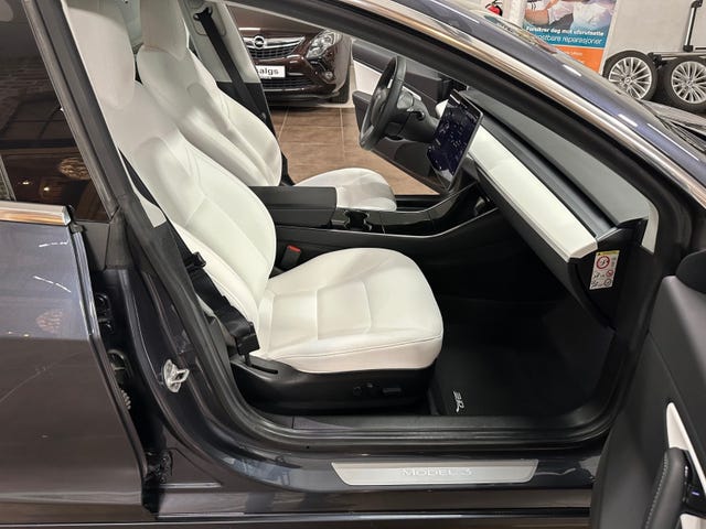 2019 TESLA MODEL 3 - 28
