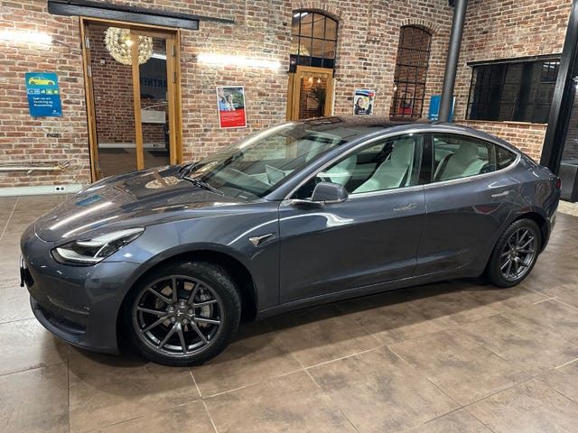 5YJ3E7EB2KF218026 2019 TESLA MODEL 3-5