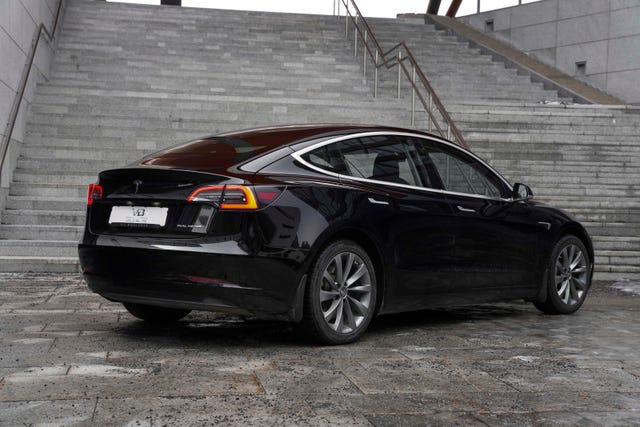 5YJ3E7EB9KF233056 2019 TESLA MODEL 3-5
