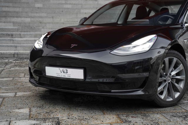 5YJ3E7EB9KF233056 2019 TESLA MODEL 3-2