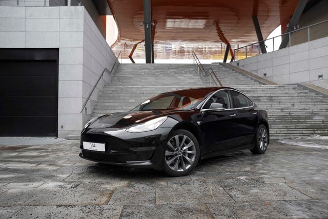 5YJ3E7EB9KF233056 2019 TESLA MODEL 3-1