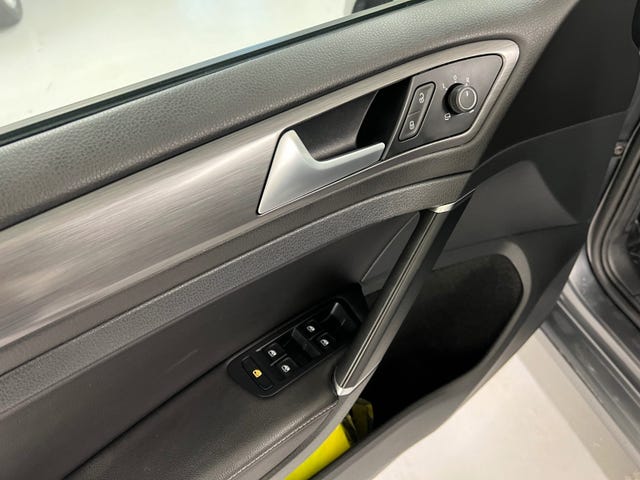 2018 VOLKSWAGEN GOLF - 18