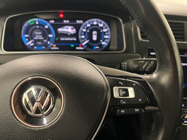 2018 VOLKSWAGEN GOLF - 26