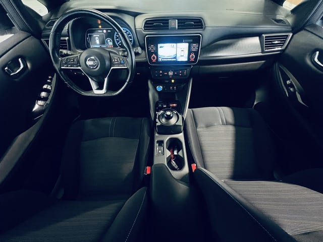 2018 NISSAN LEAF - 18