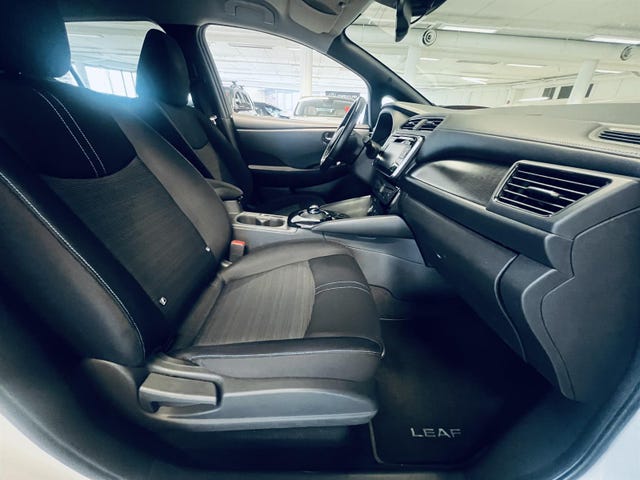 2018 NISSAN LEAF - 30