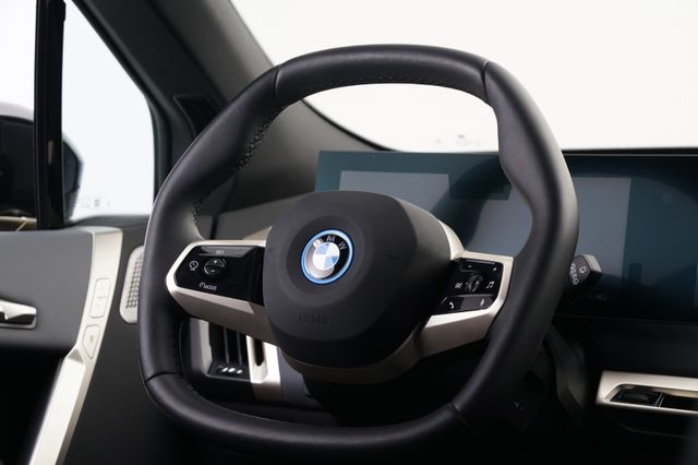 2022 BMW IX M60 - 11