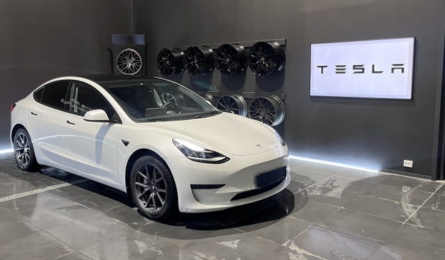 5YJ3E7EB0MF825593 2021 TESLA MODEL 3-5