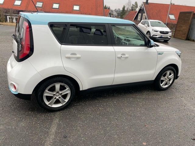 KNAJX81EFG7017452 2017 KIA SOUL-2