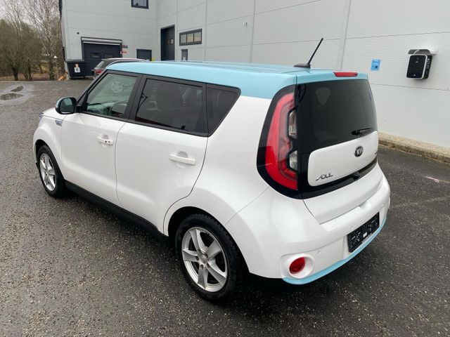 KNAJX81EFG7017452 2017 KIA SOUL-3