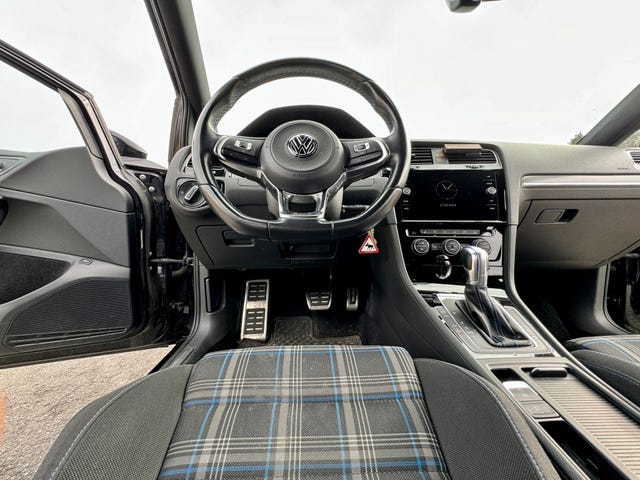 2019 VOLKSWAGEN GOLF - 18