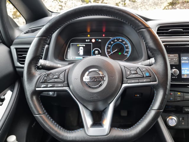 2018 NISSAN LEAF - 11