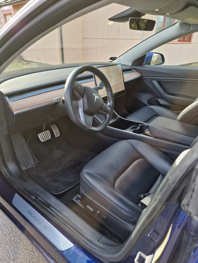 5YJ3E7EB2KF207995 2019 TESLA MODEL 3-4