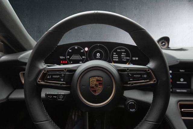 2020 PORSCHE TAYCAN - 21