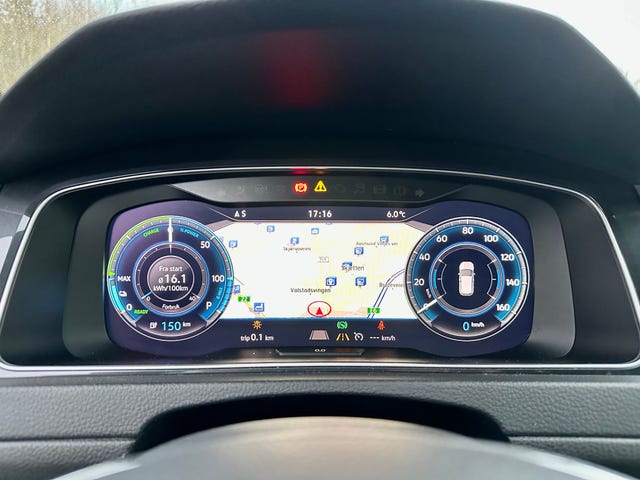 2019 VOLKSWAGEN GOLF - 32