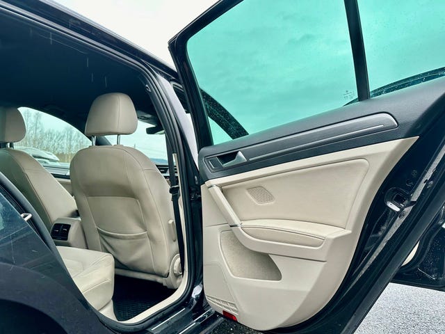 2019 VOLKSWAGEN GOLF - 19