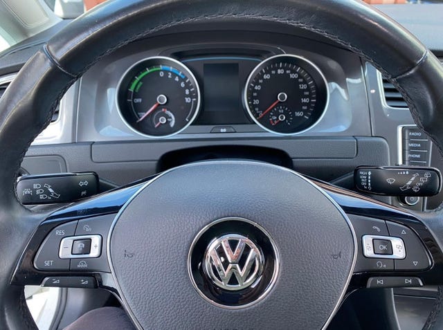 WVWZZZAUZKW913764 2019 VOLKSWAGEN GOLF-2