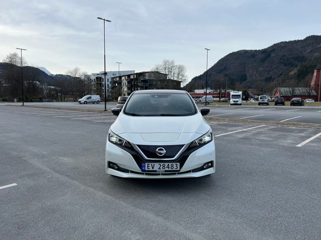SJNFAAZE1U0035652 2018 NISSAN LEAF-2