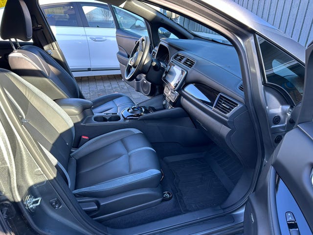 2021 NISSAN LEAF - 11