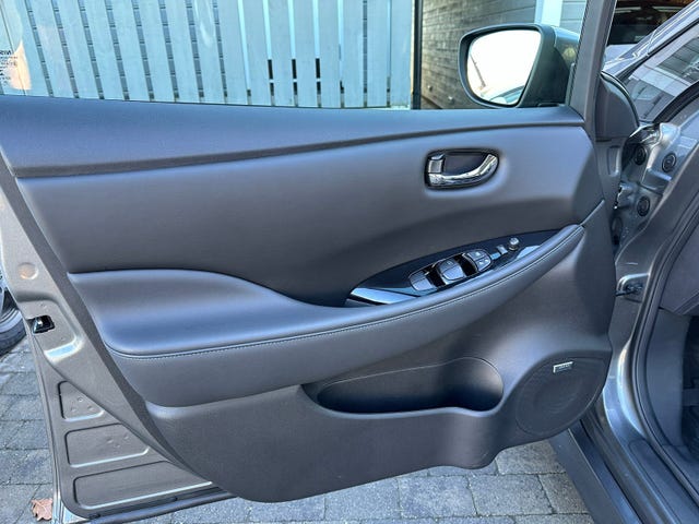 2021 NISSAN LEAF - 10