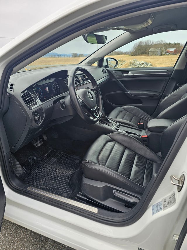 2018 VOLKSWAGEN GOLF - 9