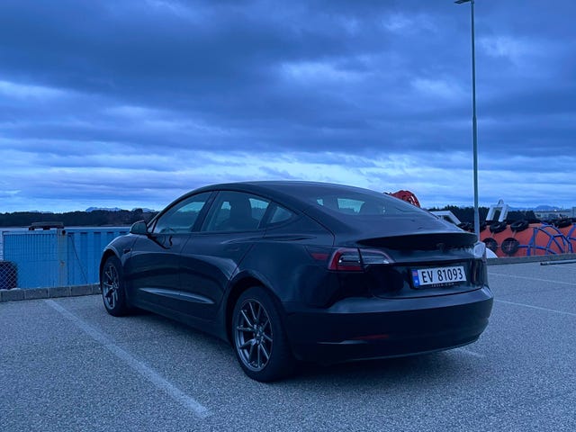 5YJ3E7EA5KF340421 2019 TESLA MODEL 3-4