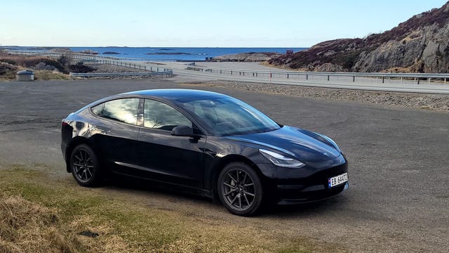 5YJ3E7EB7MF833173 2021 TESLA MODEL 3-4
