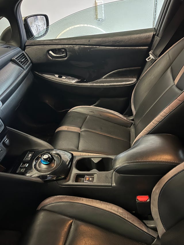 2018 NISSAN LEAF - 11