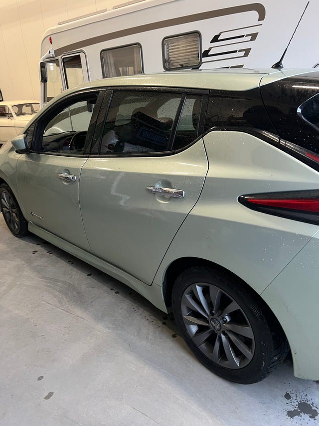 SJNFAAZE1U0017580 2018 NISSAN LEAF-2