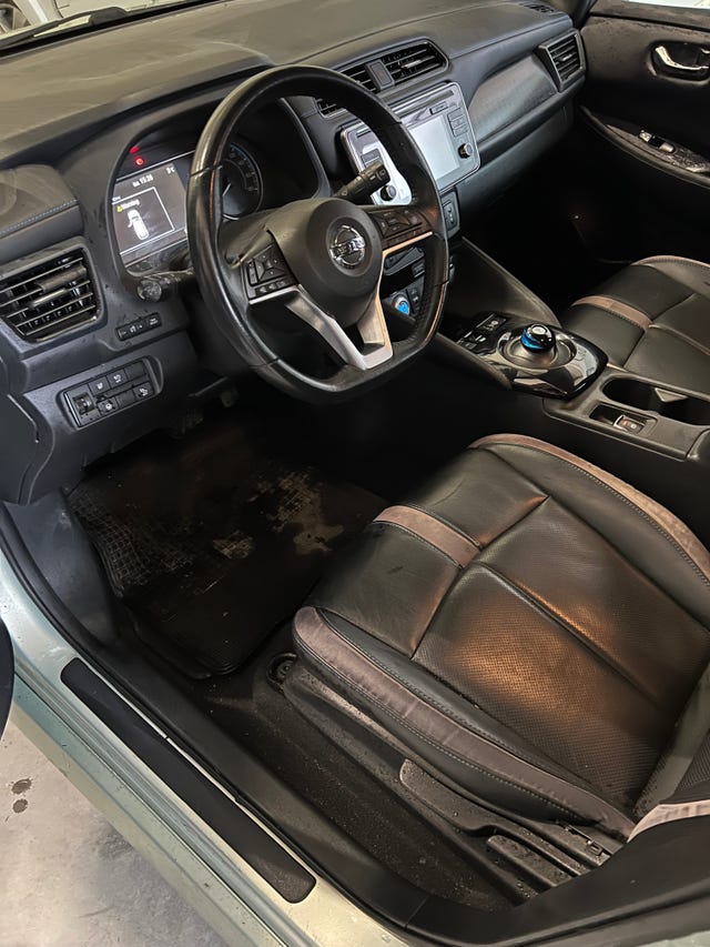 2018 NISSAN LEAF - 12
