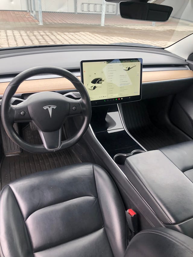 5YJ3E7EBXKF315586 2019 TESLA MODEL 3-1