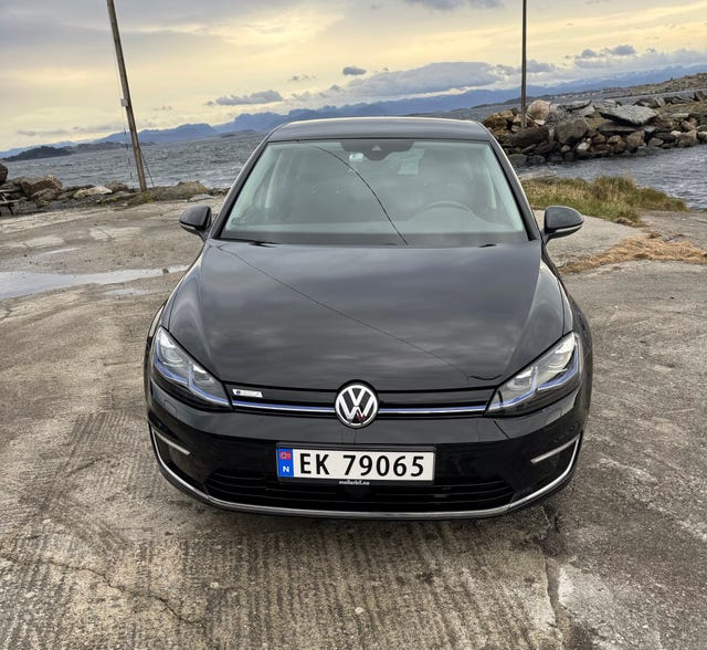 WVWZZZAUZJW909812 2018 VOLKSWAGEN GOLF-0