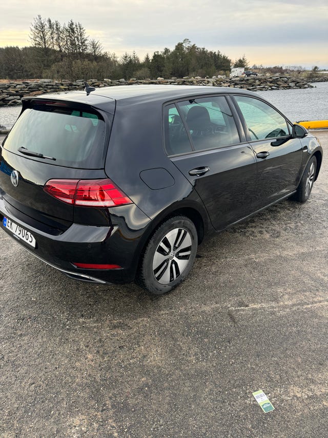 WVWZZZAUZJW909812 2018 VOLKSWAGEN GOLF-4