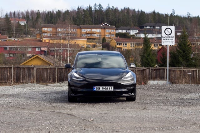 5YJ3E7EB2MF824932 2021 TESLA MODEL 3-2