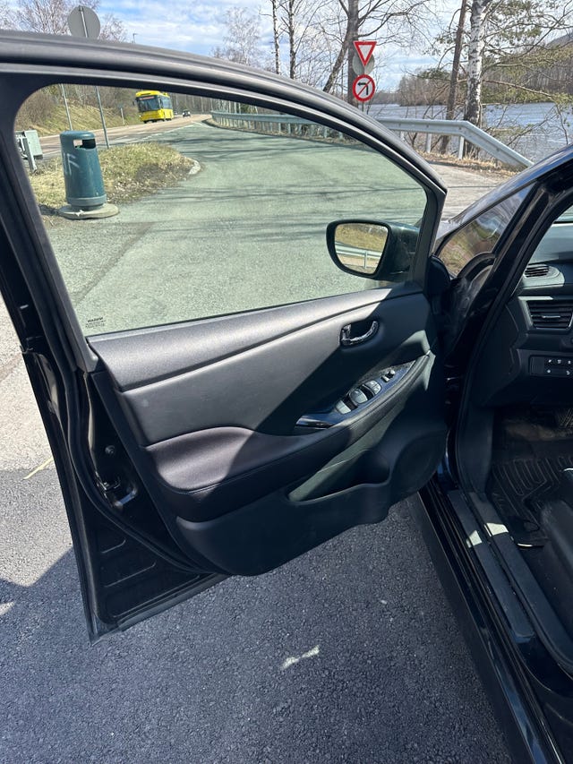 2018 NISSAN LEAF - 19