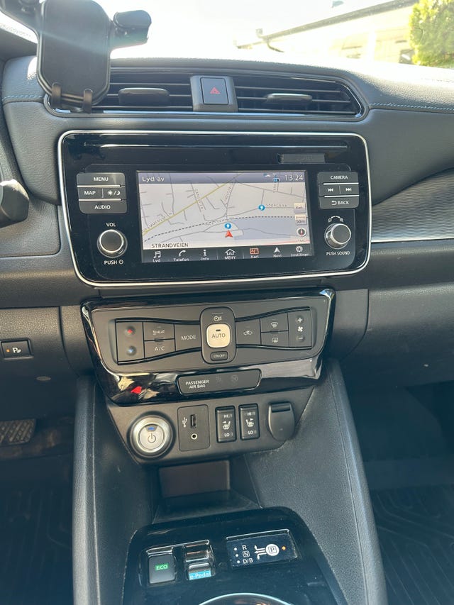 2018 NISSAN LEAF - 27