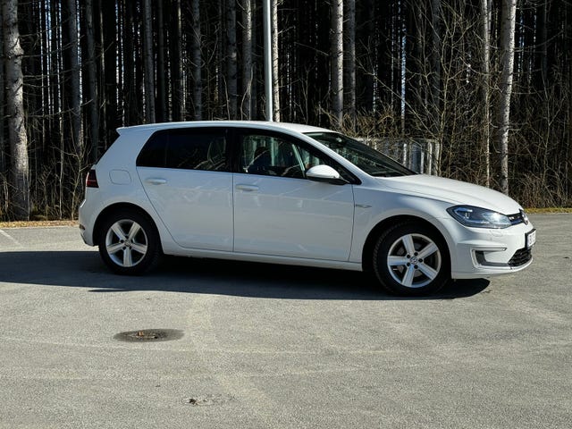 WVWZZZAUZJW900163 2018 VOLKSWAGEN GOLF-1