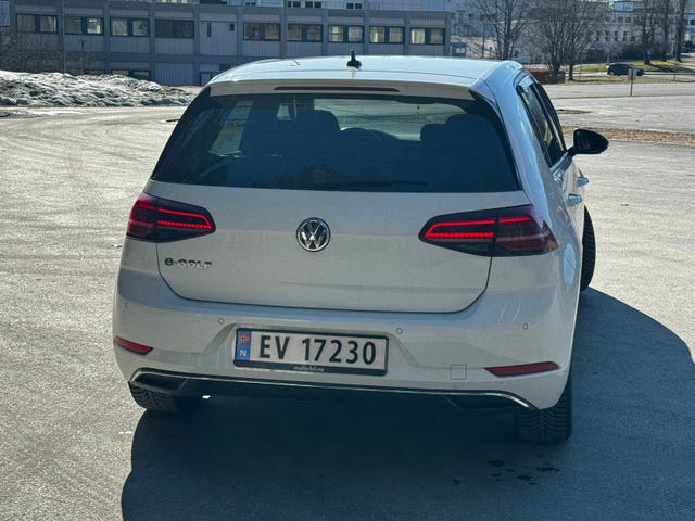 WVWZZZAUZJW900163 2018 VOLKSWAGEN GOLF-3