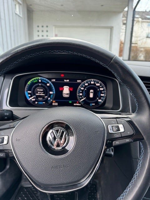 2018 VOLKSWAGEN GOLF - 10
