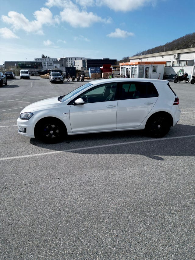 2015 VOLKSWAGEN GOLF - 16