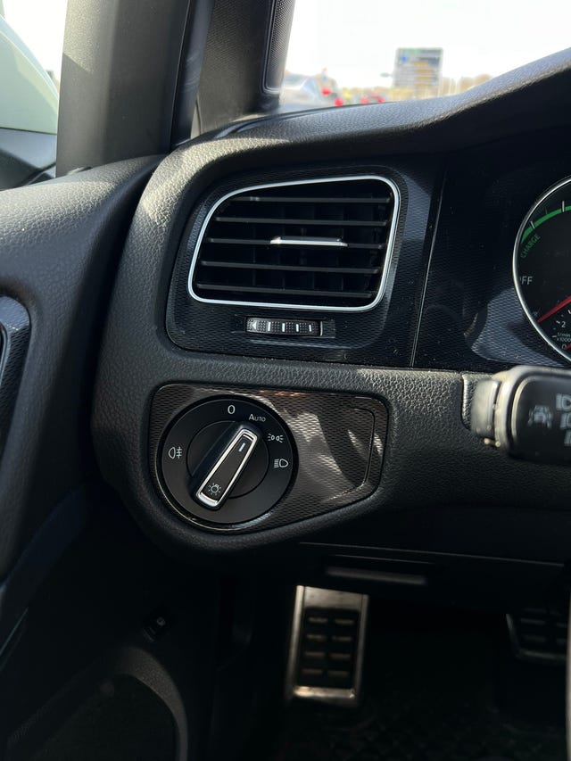2015 VOLKSWAGEN GOLF - 30