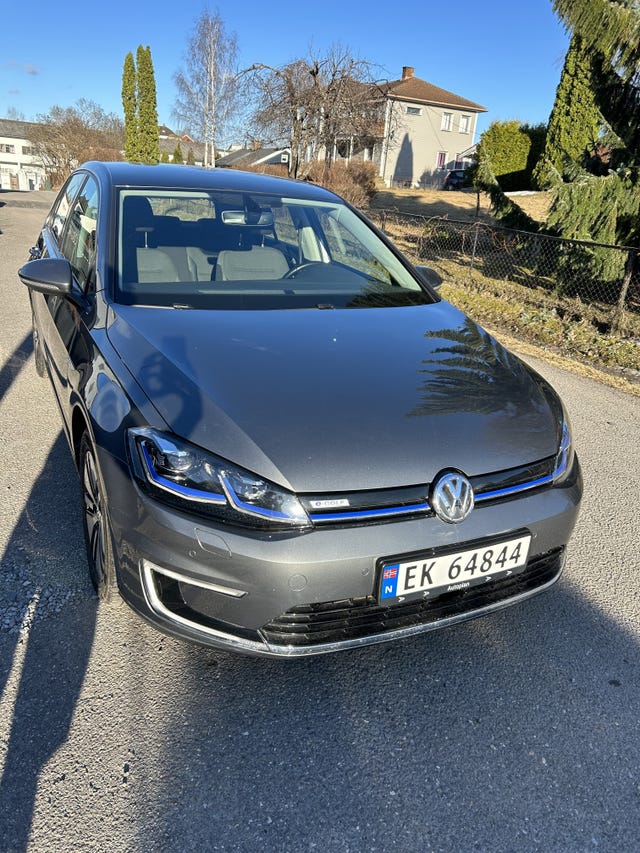 WVWZZZAUZJW906965 2018 VOLKSWAGEN GOLF-0
