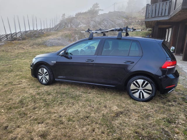 WVWZZZAUZJW910381 2018 VOLKSWAGEN GOLF-4