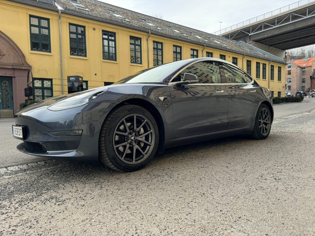 5YJ3E7EB3KF239256 2019 TESLA MODEL 3-2