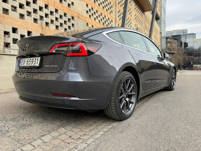 5YJ3E7EB3KF239256 2019 TESLA MODEL 3-1
