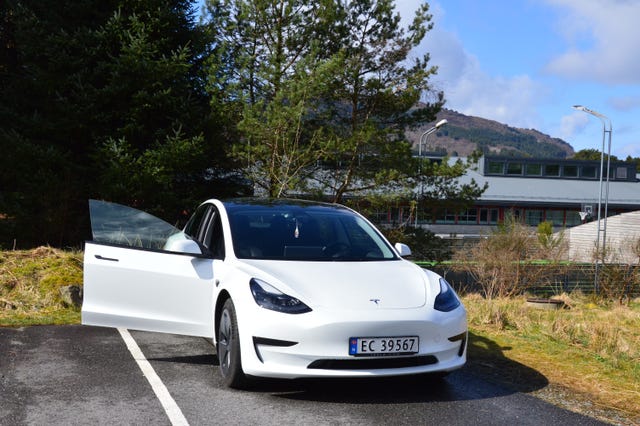 LRW3E7FA2MC223598 2021 TESLA MODEL 3-2