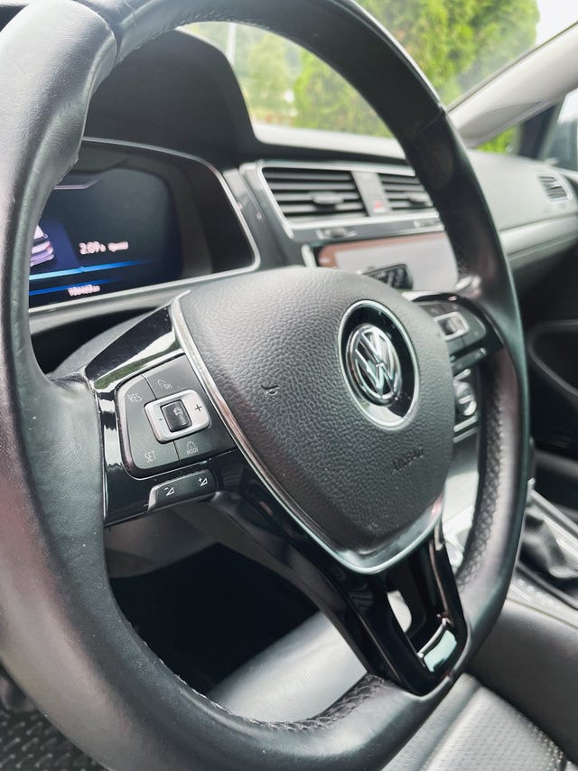 WVWZZZAUZJ8909093 2018 VOLKSWAGEN GOLF-1